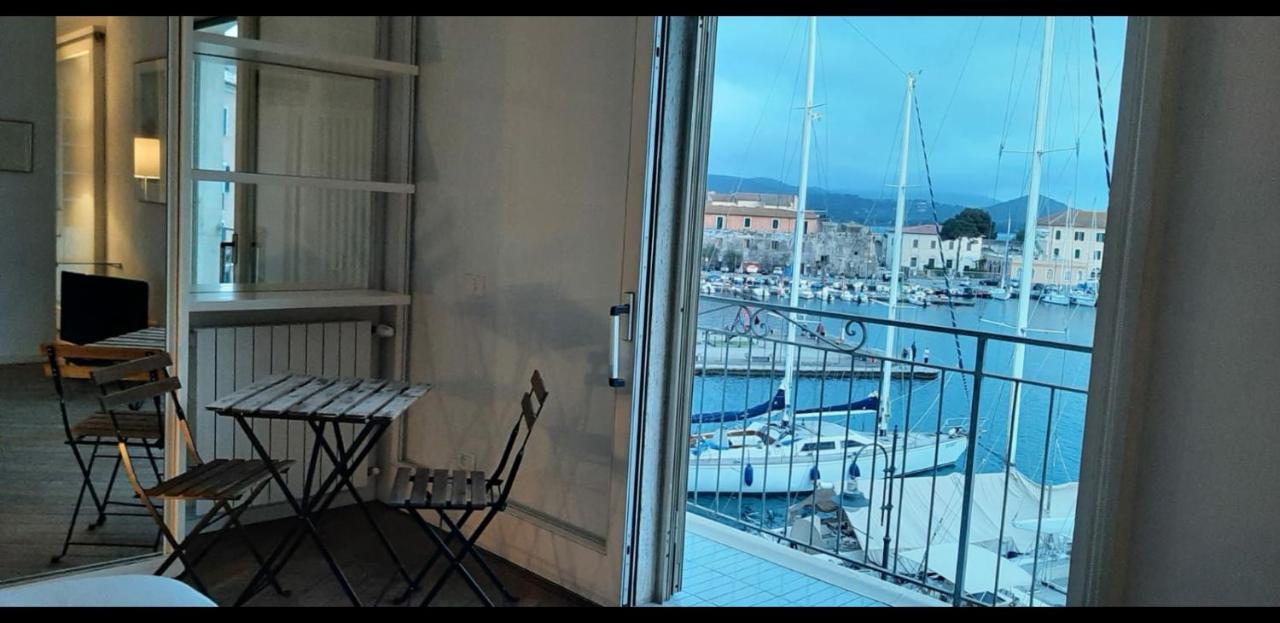 Monolocale La Darsena Apartment ปอร์โตแฟร์ราโย ภายนอก รูปภาพ